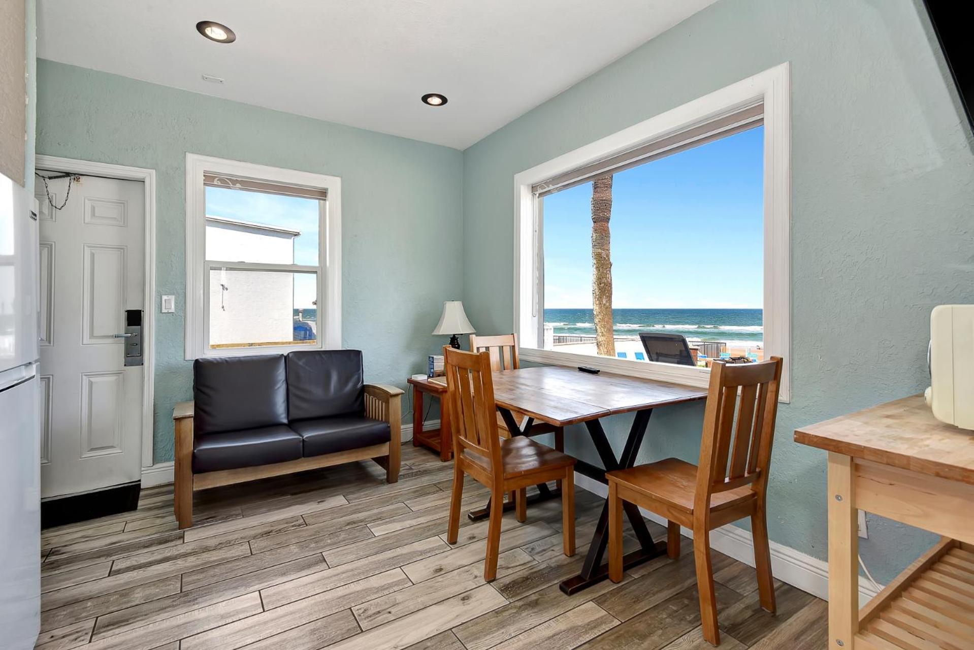 Shoreline Suites & Cabana Cottages - Beachfront Daytona Beach Exteriör bild