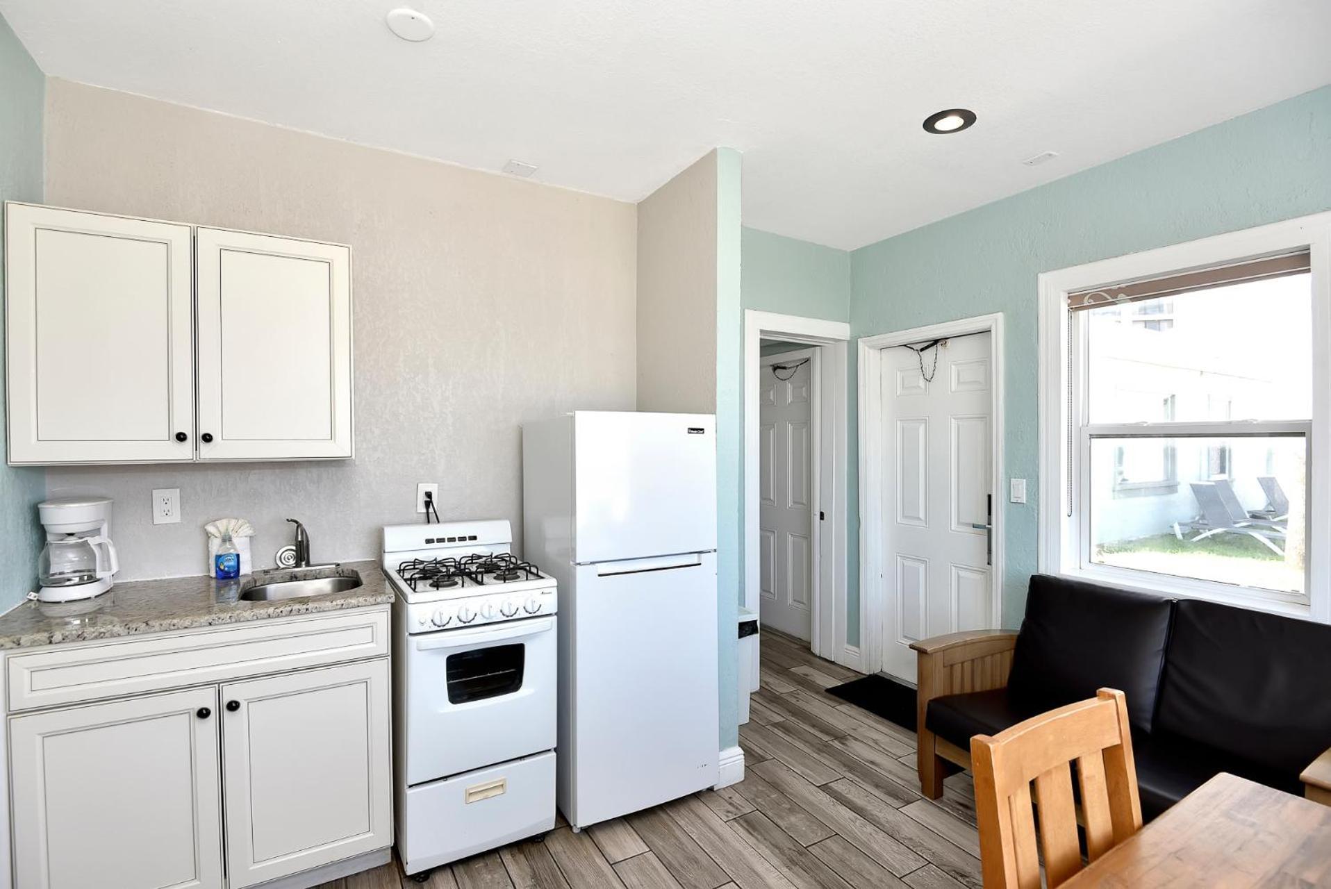 Shoreline Suites & Cabana Cottages - Beachfront Daytona Beach Exteriör bild