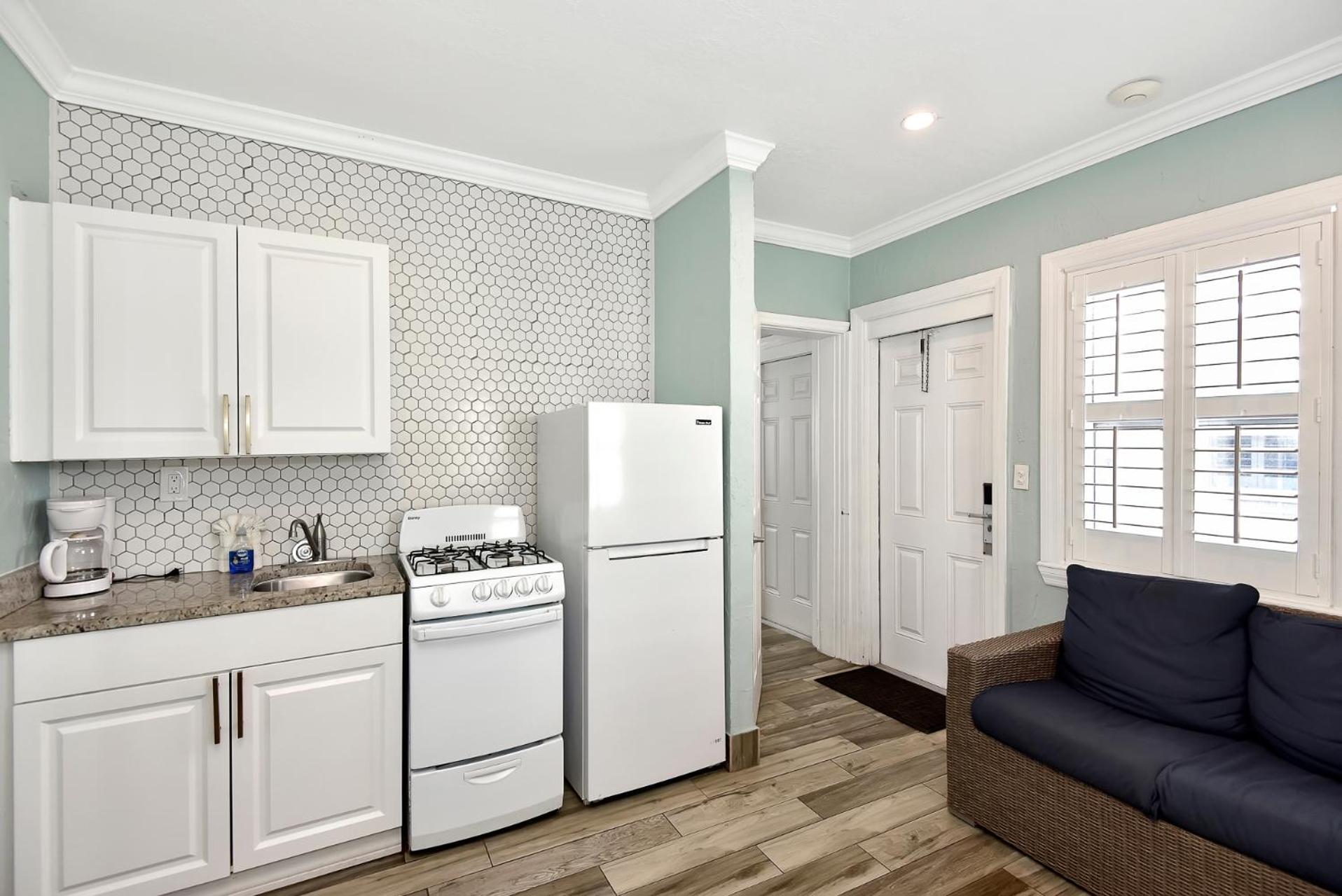 Shoreline Suites & Cabana Cottages - Beachfront Daytona Beach Exteriör bild