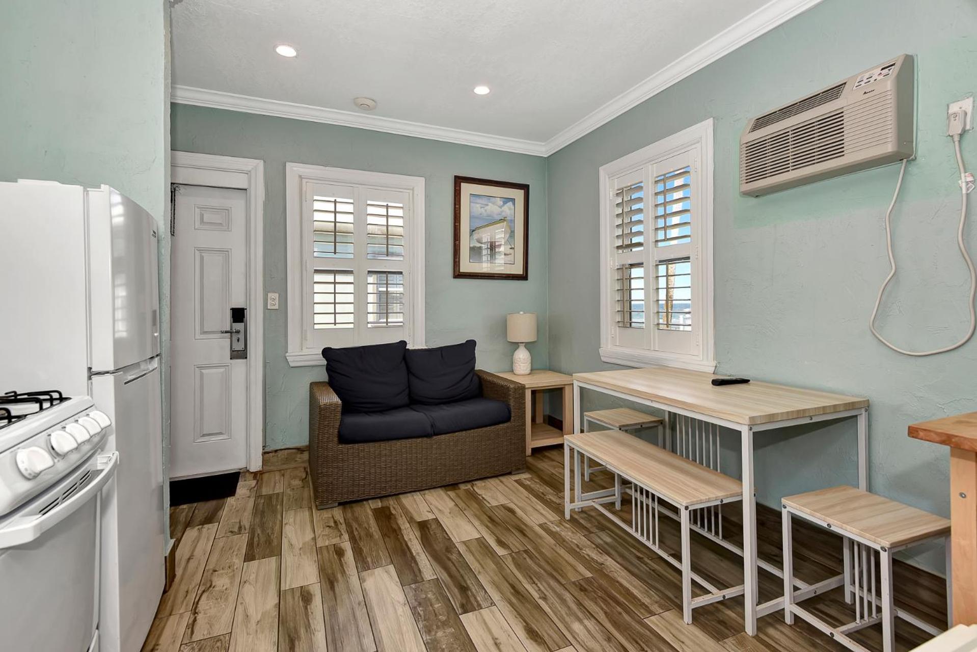 Shoreline Suites & Cabana Cottages - Beachfront Daytona Beach Exteriör bild