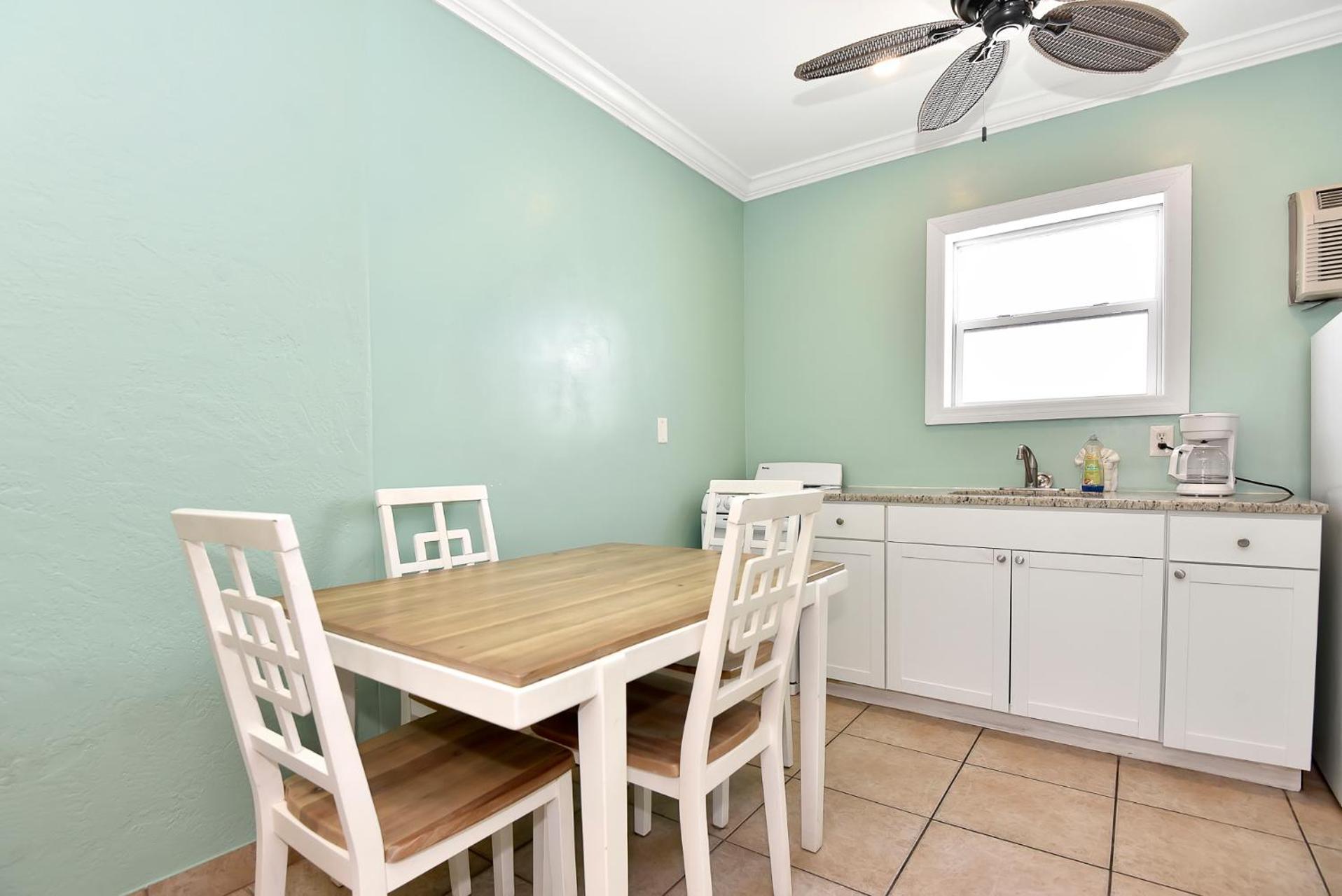 Shoreline Suites & Cabana Cottages - Beachfront Daytona Beach Exteriör bild